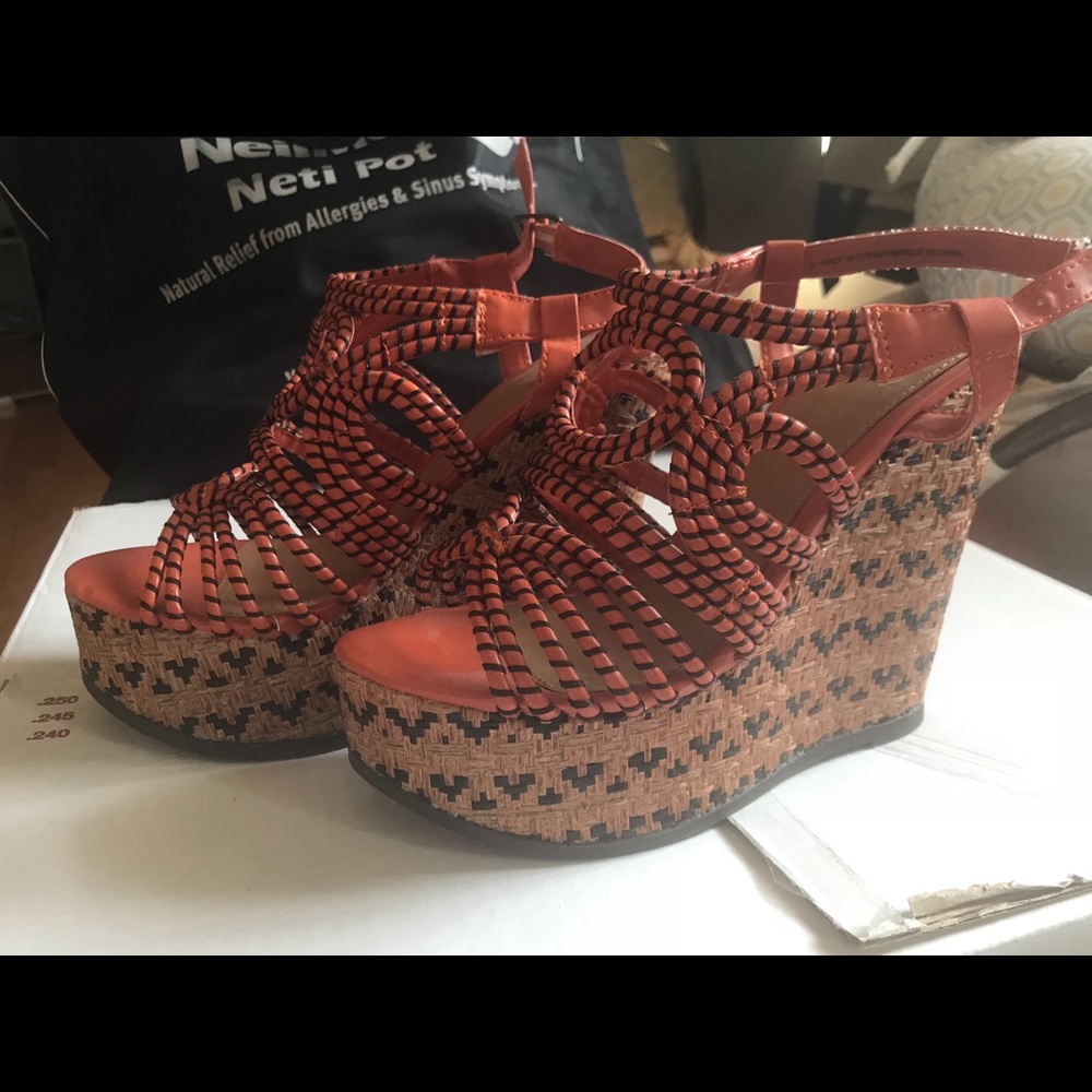 Mossimo platform sandals orange & black, so cute!!